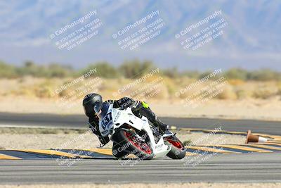 media/Nov-17-2024-CVMA (Sun) [[1fec520723]]/Race 8-Formulw LW Twins SHOOTOUT/